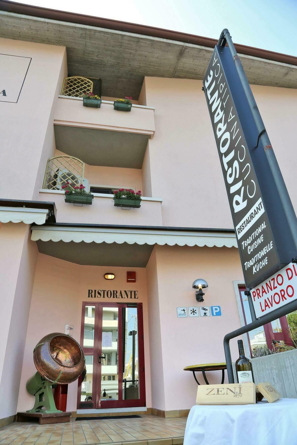 Santa Maria Hotel 2*